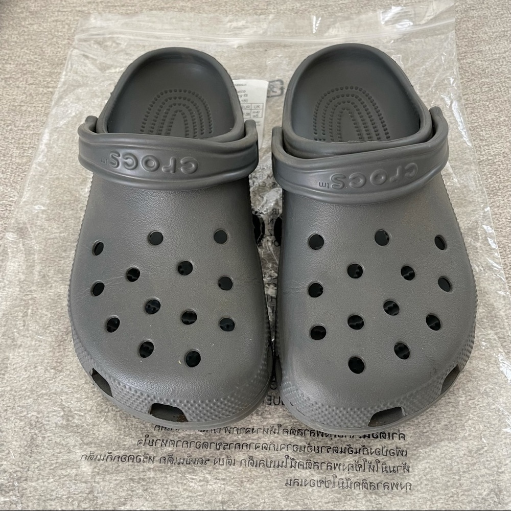Crocs Classic Clog in Slate Grey Size W7/M5